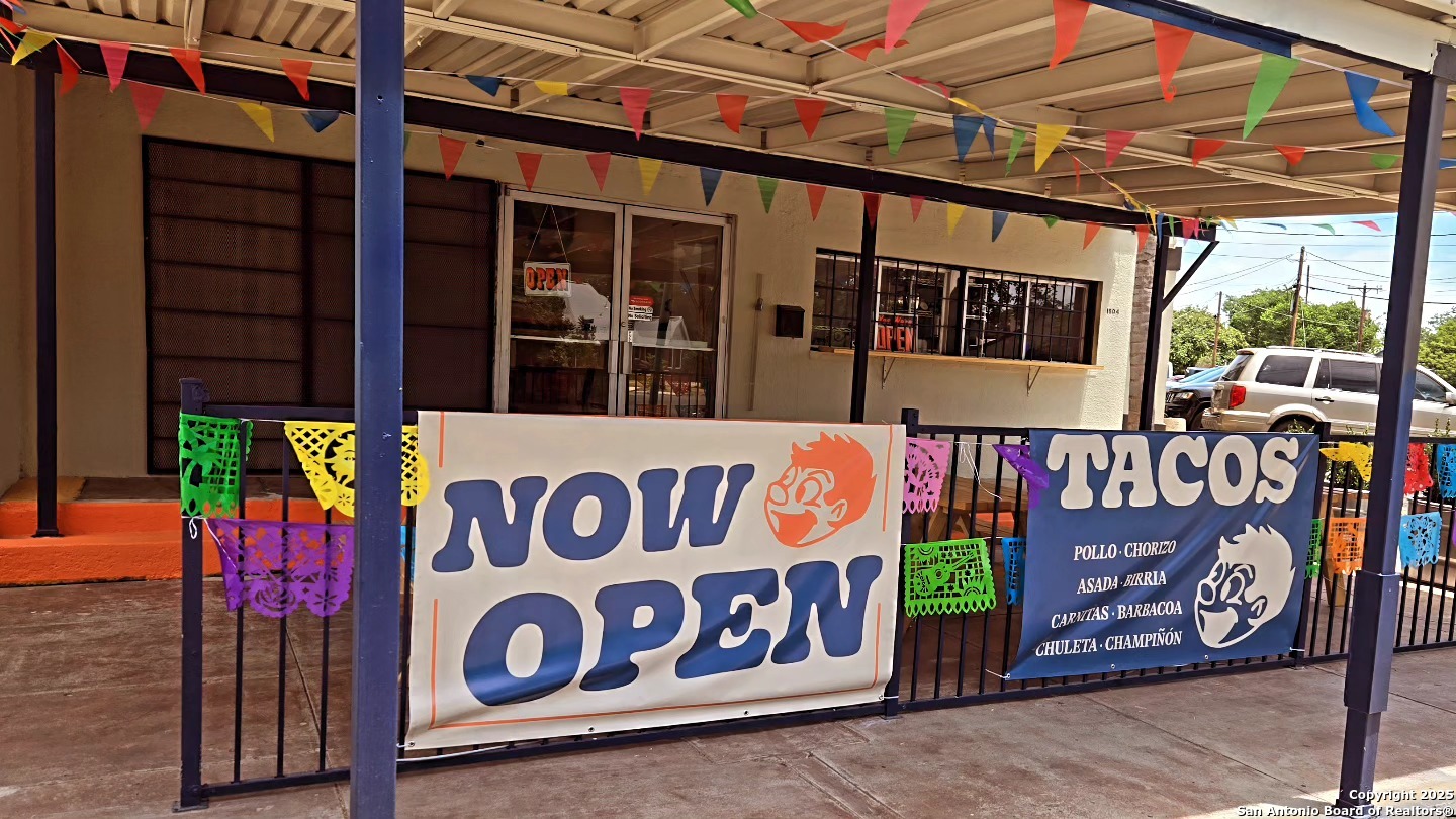 1543 Summit San Antonio TX 78201