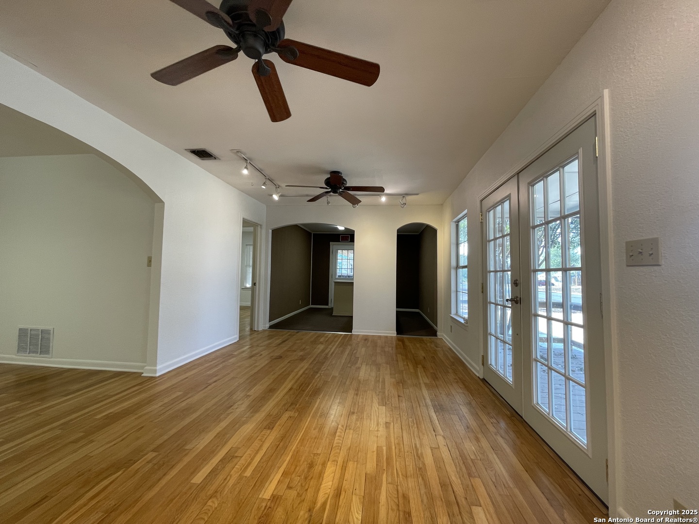 903 W Goodwin Pleasanton TX 78064