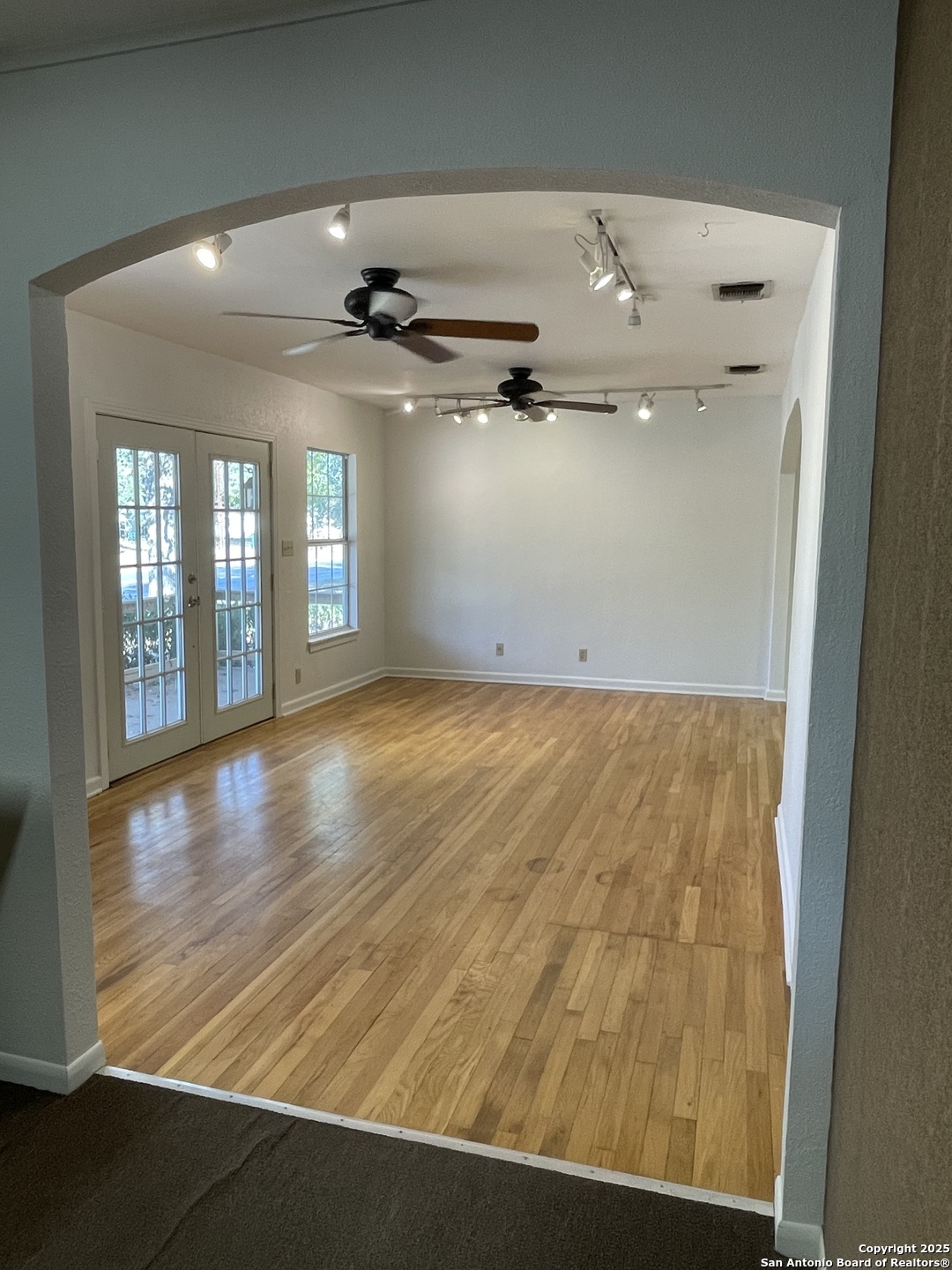 903 W Goodwin Pleasanton TX 78064