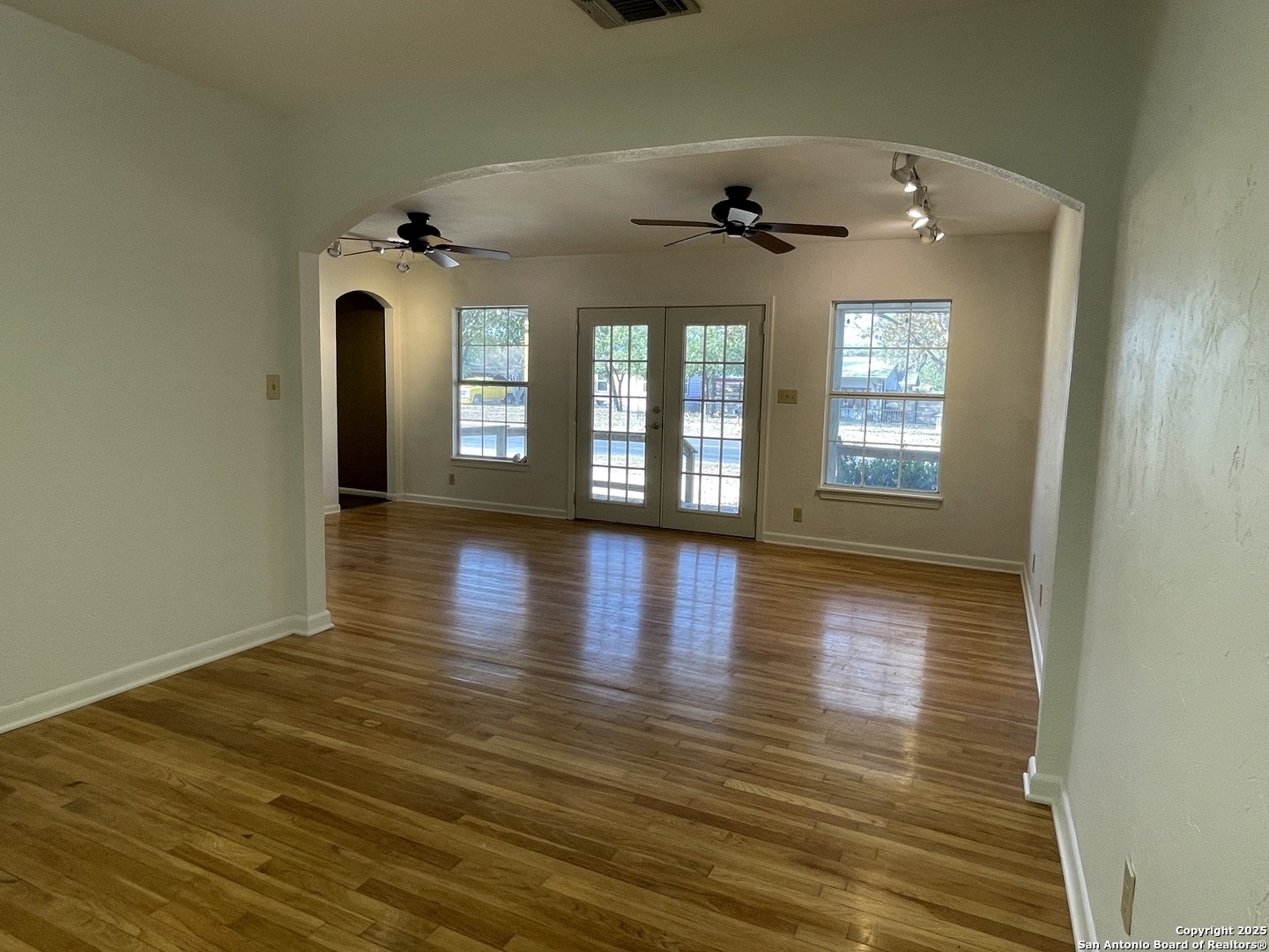 903 W Goodwin Pleasanton TX 78064