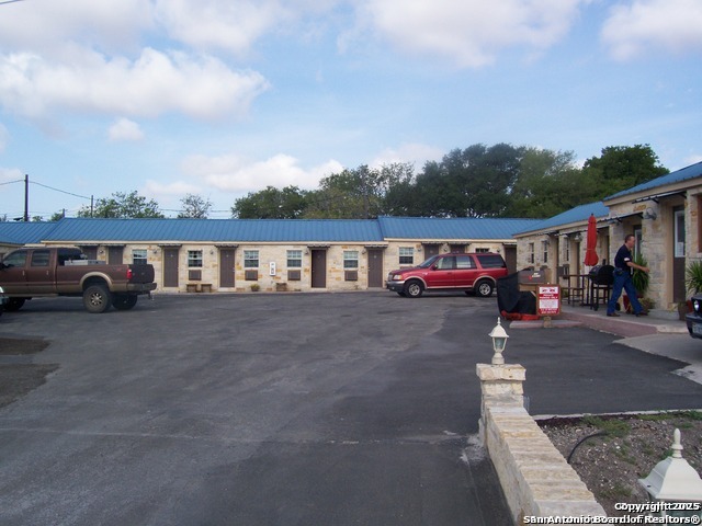 303 N State Highway 123 Karnes City TX 78118