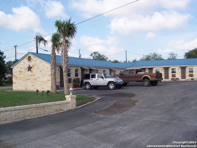 303 N State Highway 123 Karnes City TX 78118