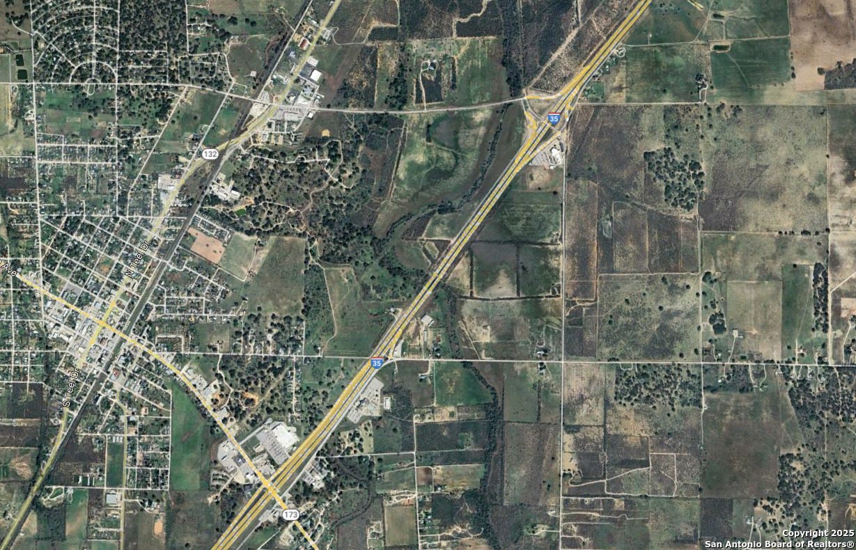 465 S Cr 773 Devine TX 78016