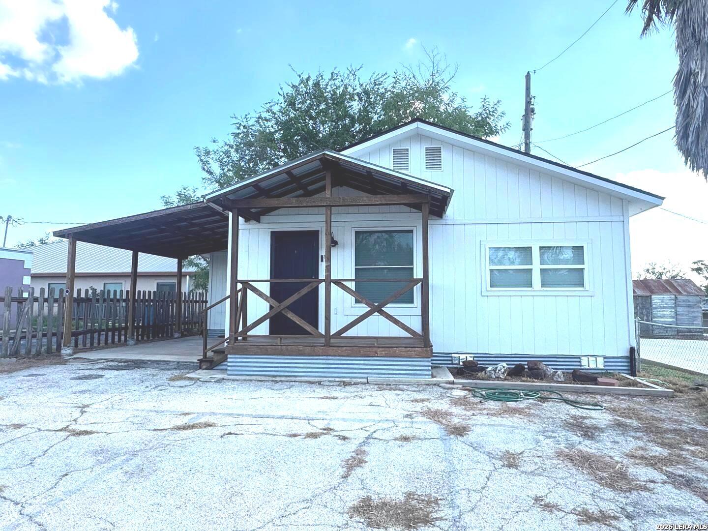 311 W Goodwin Street Pleasanton TX 78064