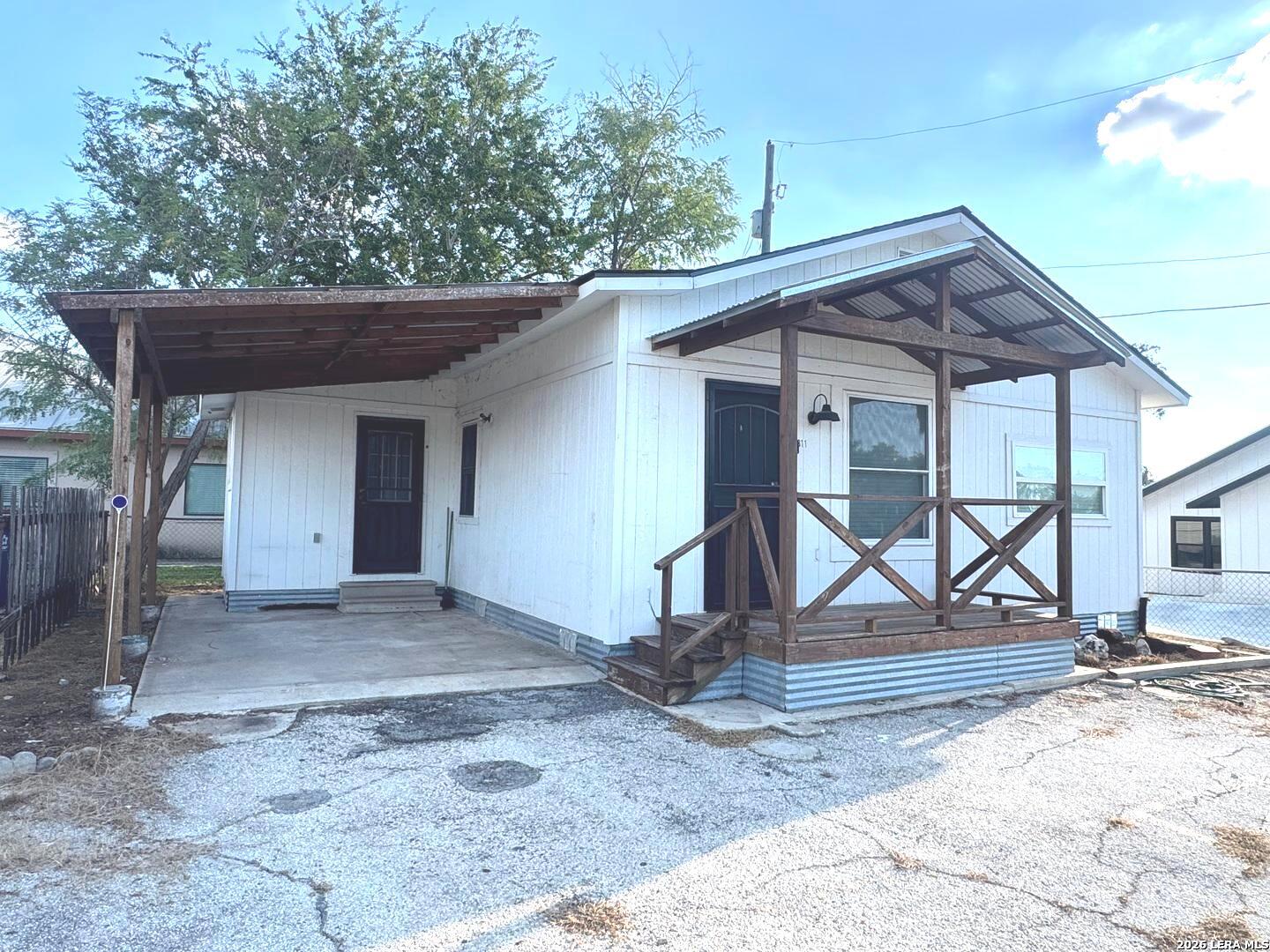 311 W Goodwin Street Pleasanton TX 78064
