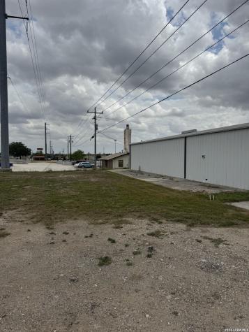 103 Turner Floresville TX 78114