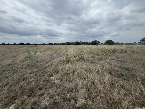 Lot 7 Summerwood Lane La Pryor TX 78872