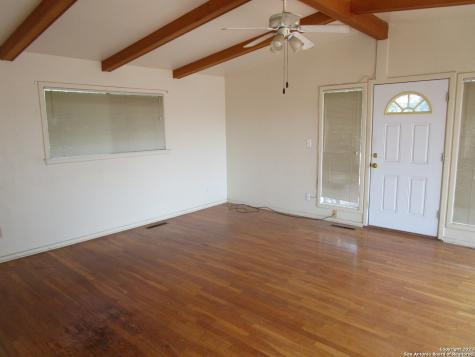 1203 N Walnut Avenue New Braunfels TX 78130