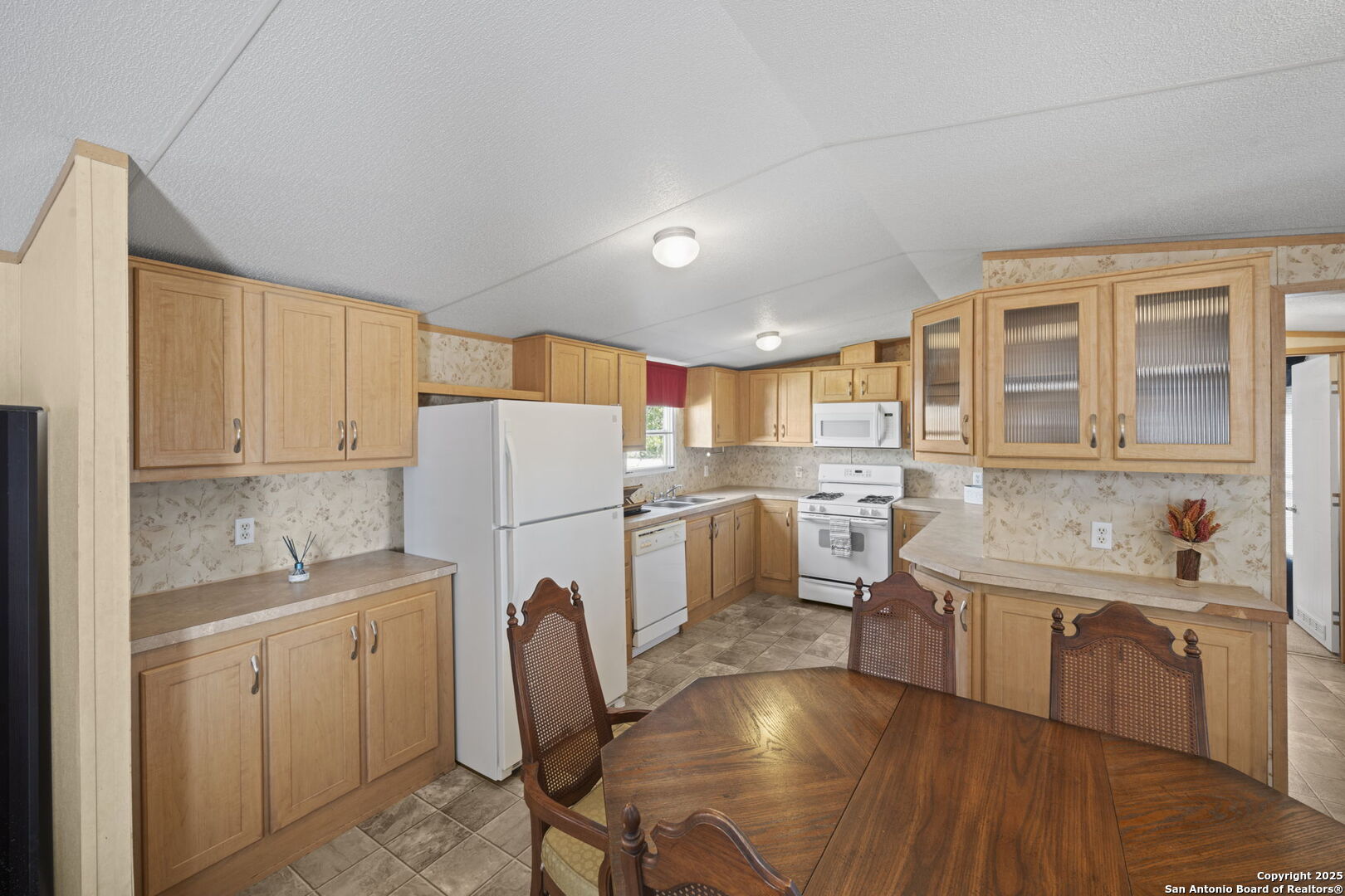 820 Forest View Blanco TX 78606