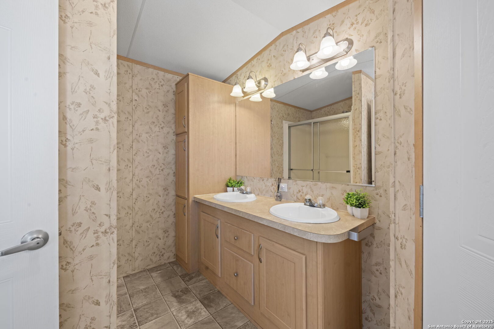 820 Forest View Blanco TX 78606