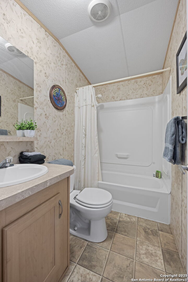 820 Forest View Blanco TX 78606