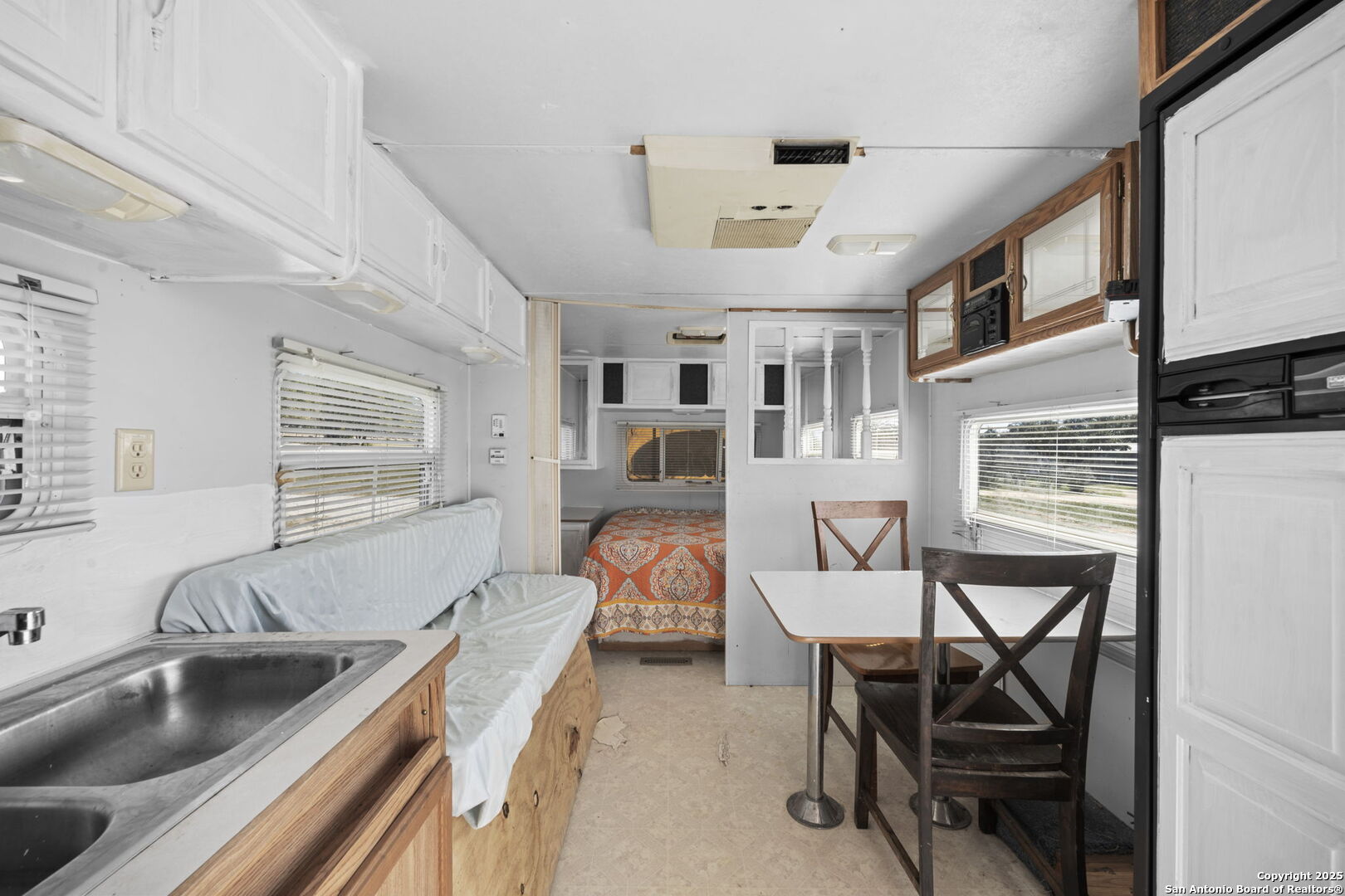 820 Forest View Blanco TX 78606