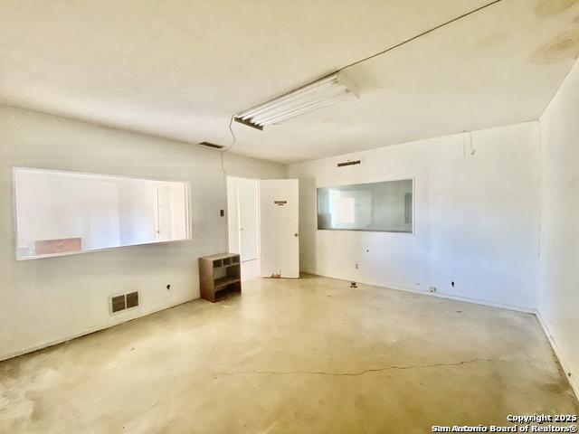 203 4th Carrizo Springs TX 78834