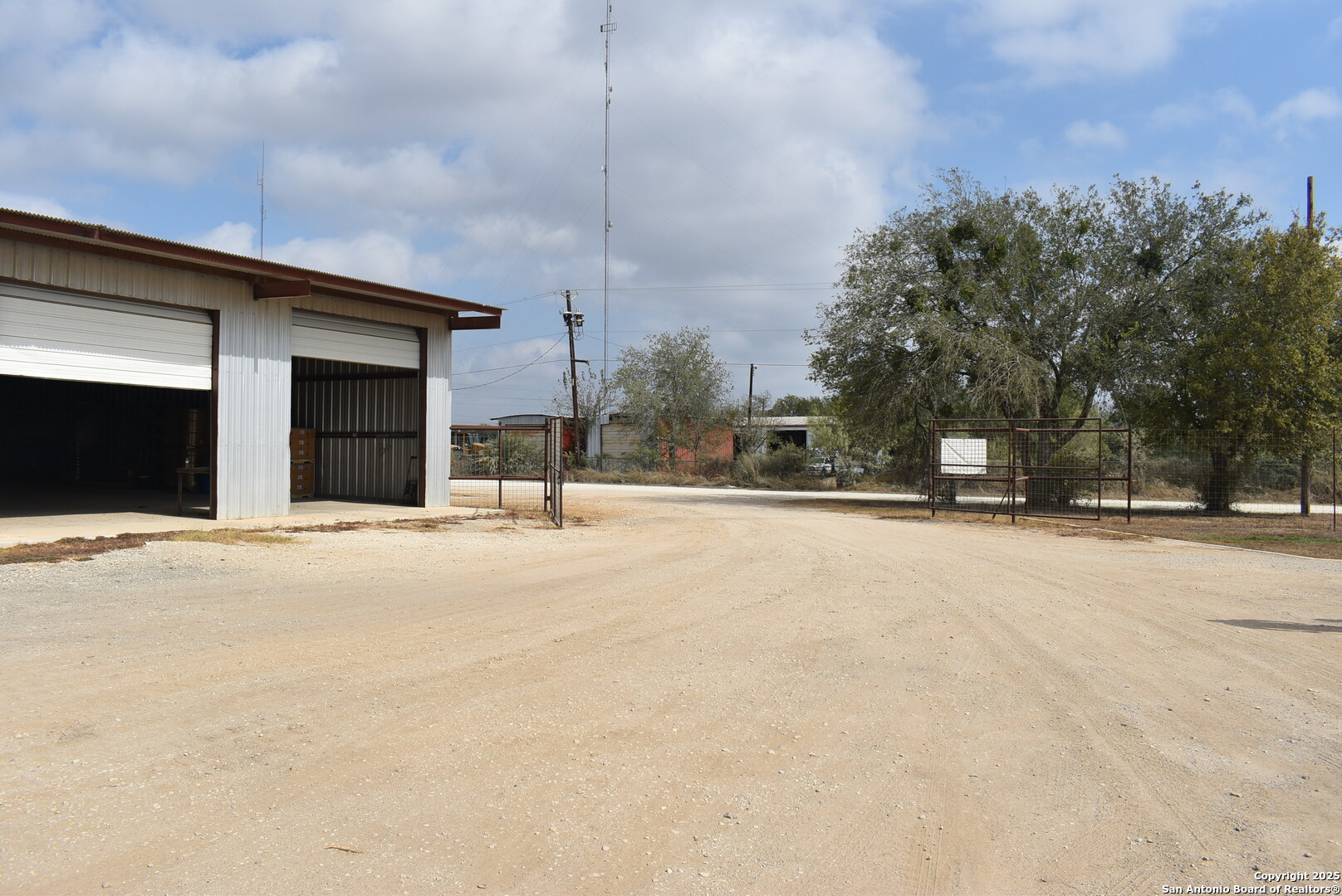 204 Pr Cardinal Lane Jourdanton TX 78026