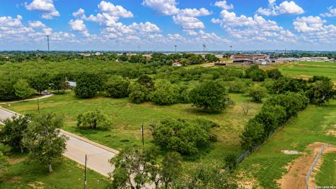 Lots 40 A & B B Street Floresville TX 78114