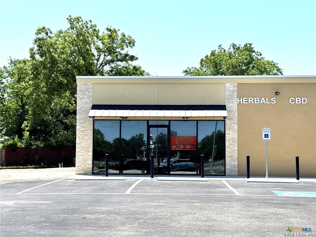 637 W Court Seguin TX 78155