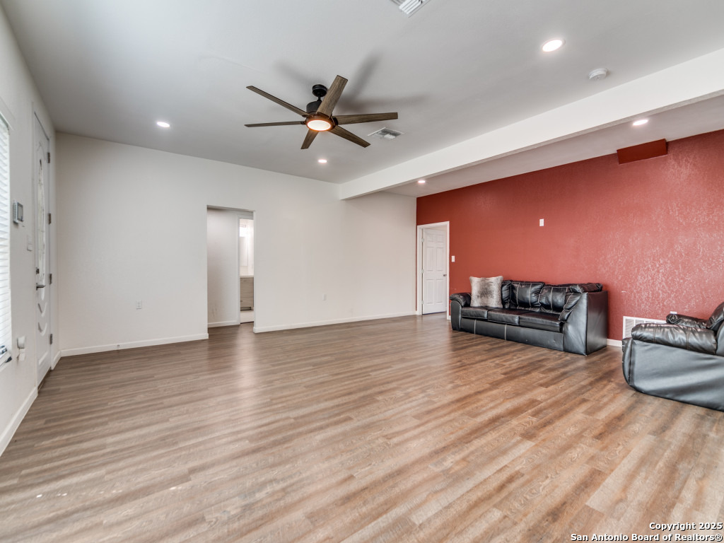 8609 Abe Lincoln San Antonio TX 78240