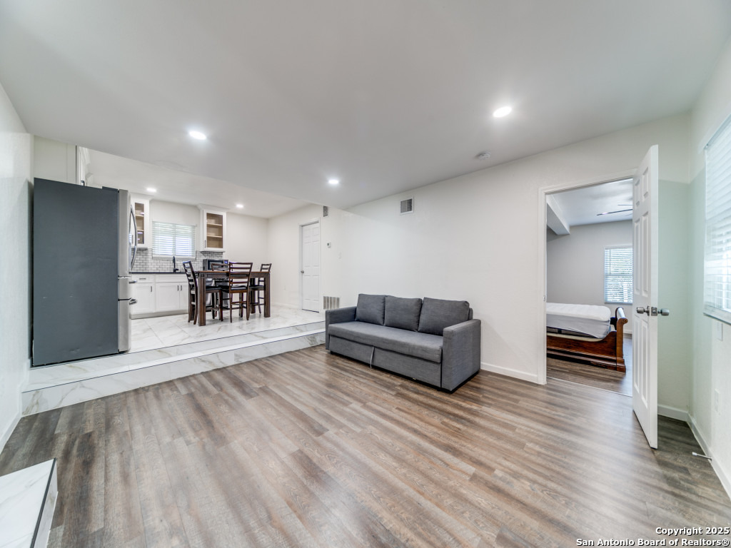 8609 Abe Lincoln San Antonio TX 78240