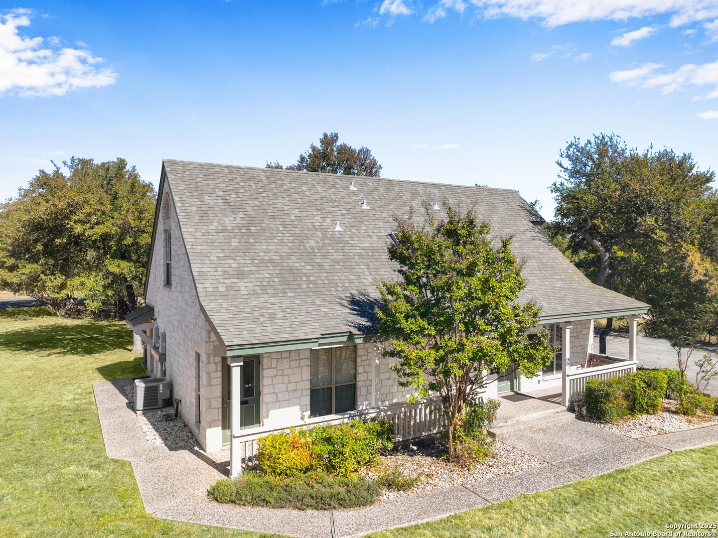 1046-1048 E Blanco Boerne TX 78006