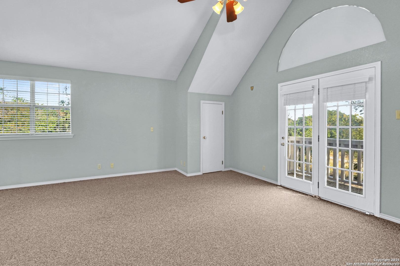 1046-1048 E Blanco Boerne TX 78006