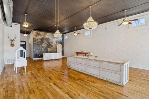606 High Street Comfort TX 77318
