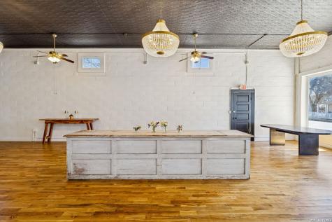 606 High Street Comfort TX 77318