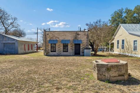 606 High Street Comfort TX 77318