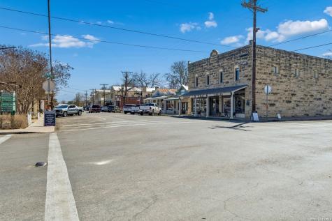 606 High Street Comfort TX 77318