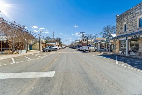 606 High Street Comfort TX 77318
