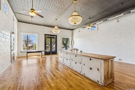 606 High Street Comfort TX 77318