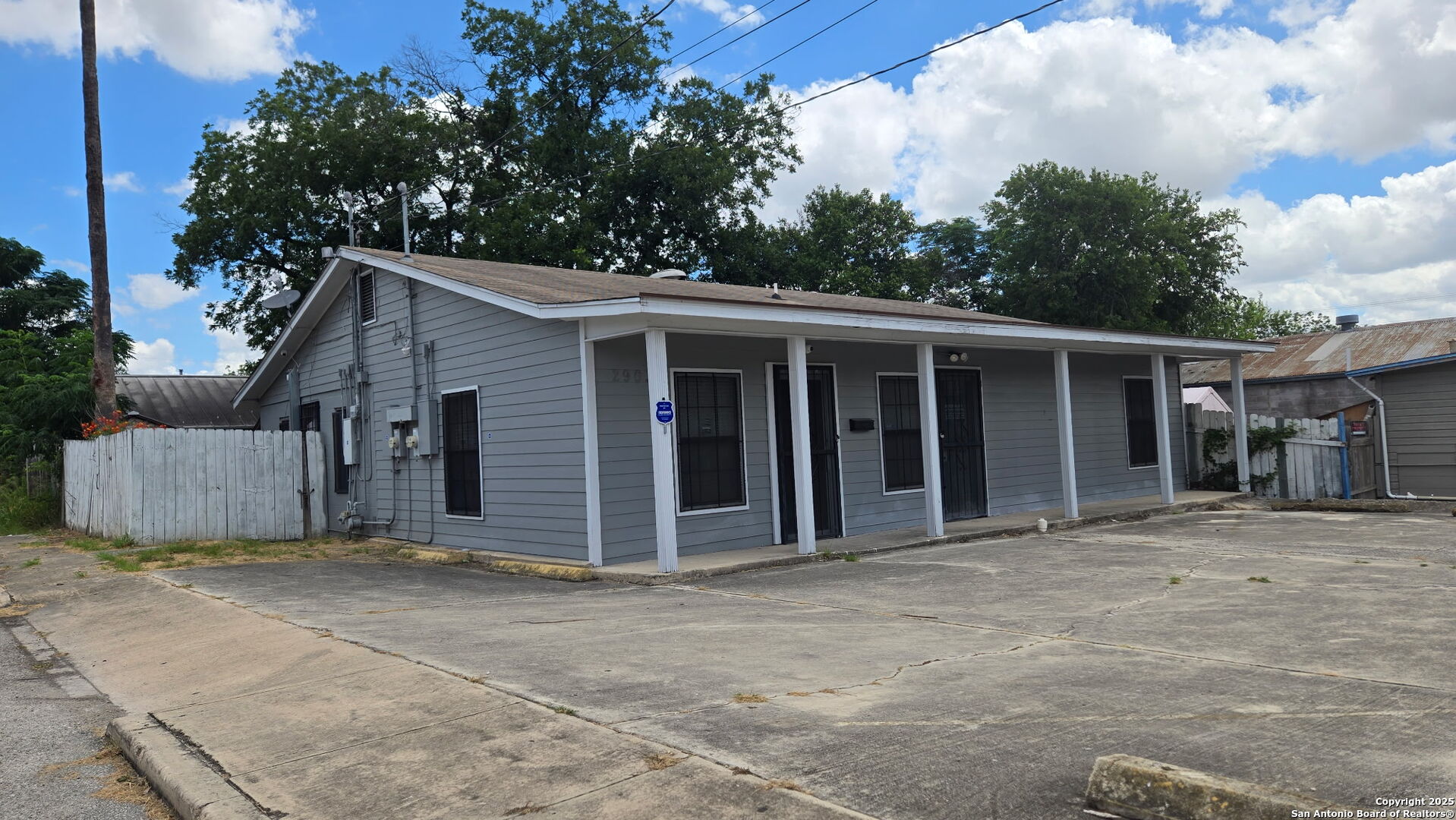 2903 E Houston San Antonio TX 78202