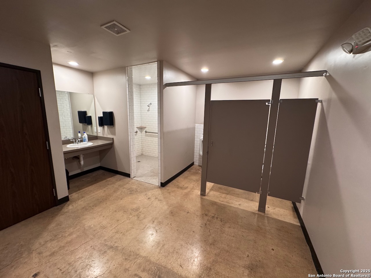 1753 Highway 97 E Jourdanton TX 78026