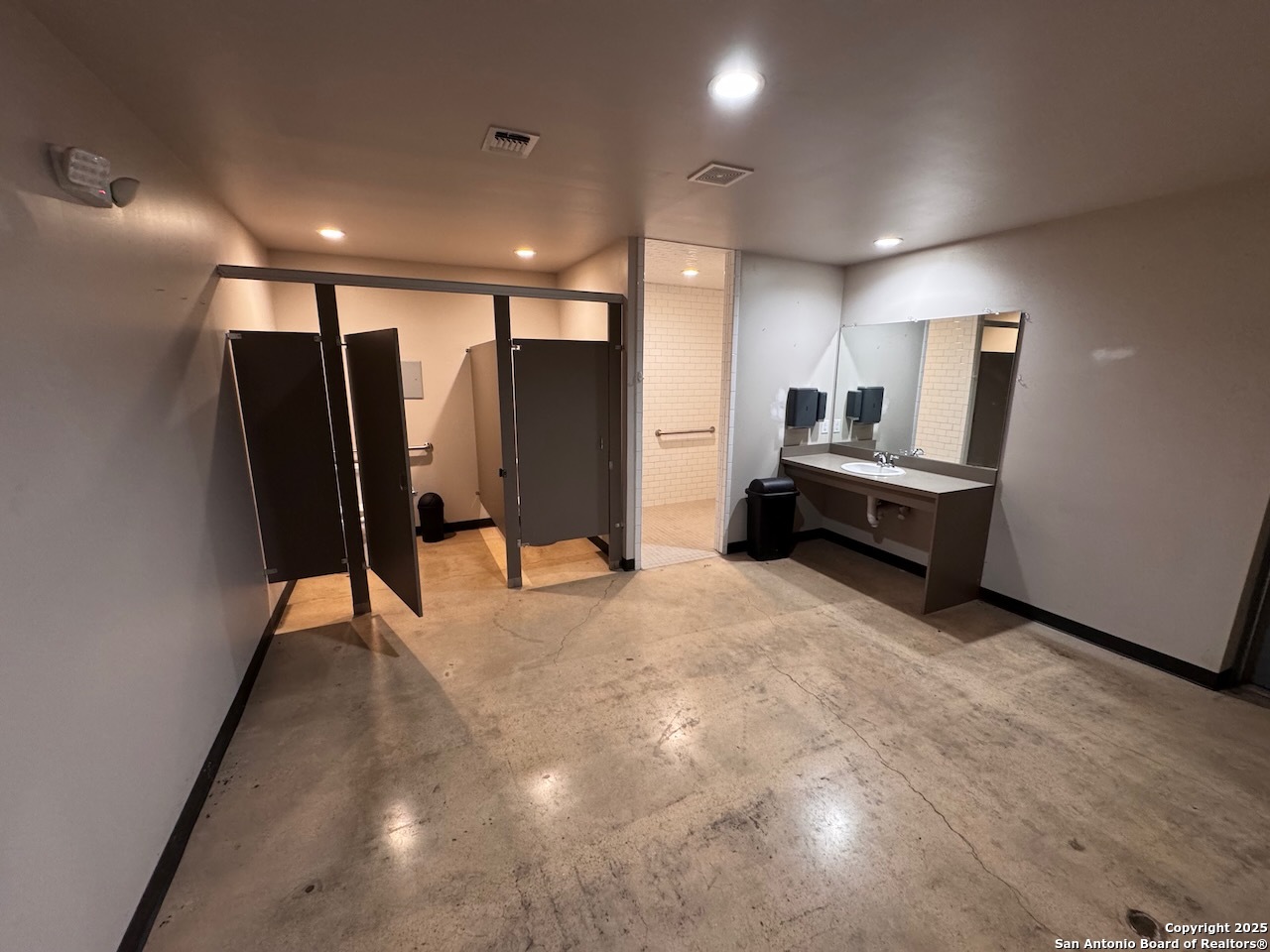 1753 Highway 97 E Jourdanton TX 78026