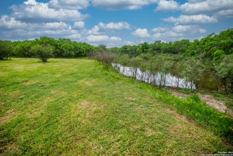 000 La Vernia Street Adkins TX 78101