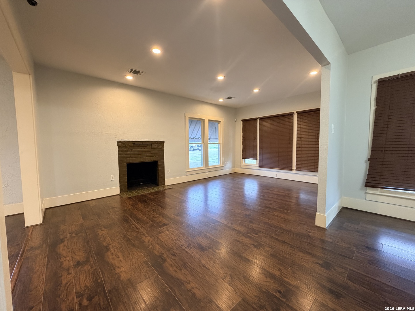 415 W Goodwin Street Pleasanton TX 78064