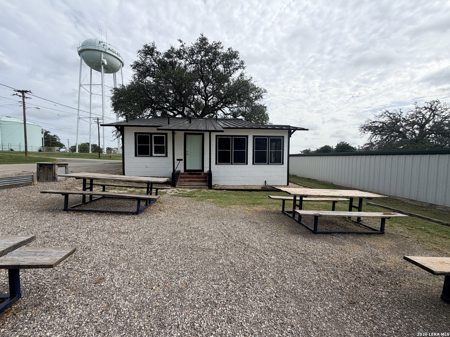 415 W Goodwin Street Pleasanton TX 78064