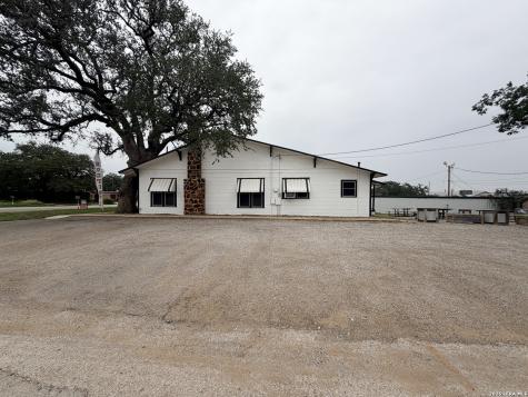 415 W Goodwin Street Pleasanton TX 78064