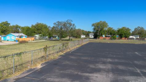 784 W Court Seguin TX 78155