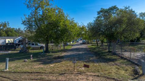 784 W Court Seguin TX 78155