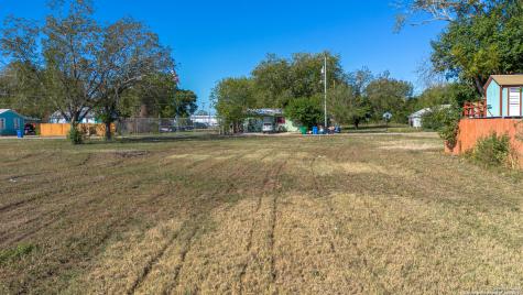 784 W Court Seguin TX 78155