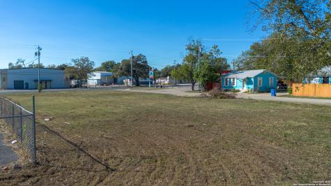 784 W Court Seguin TX 78155