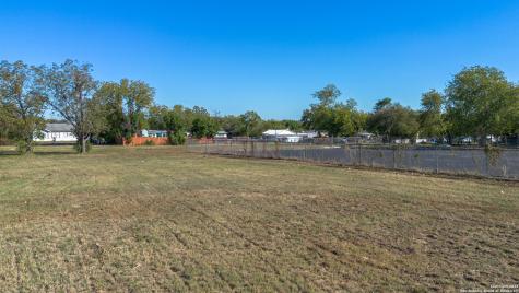 784 W Court Seguin TX 78155