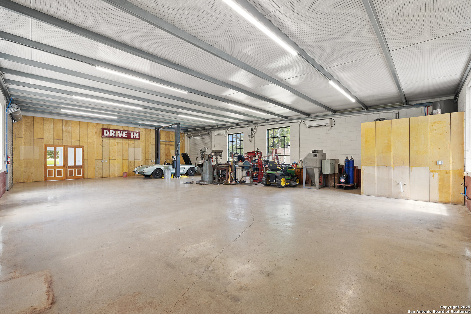 404 Nugent Johnson City TX 78636