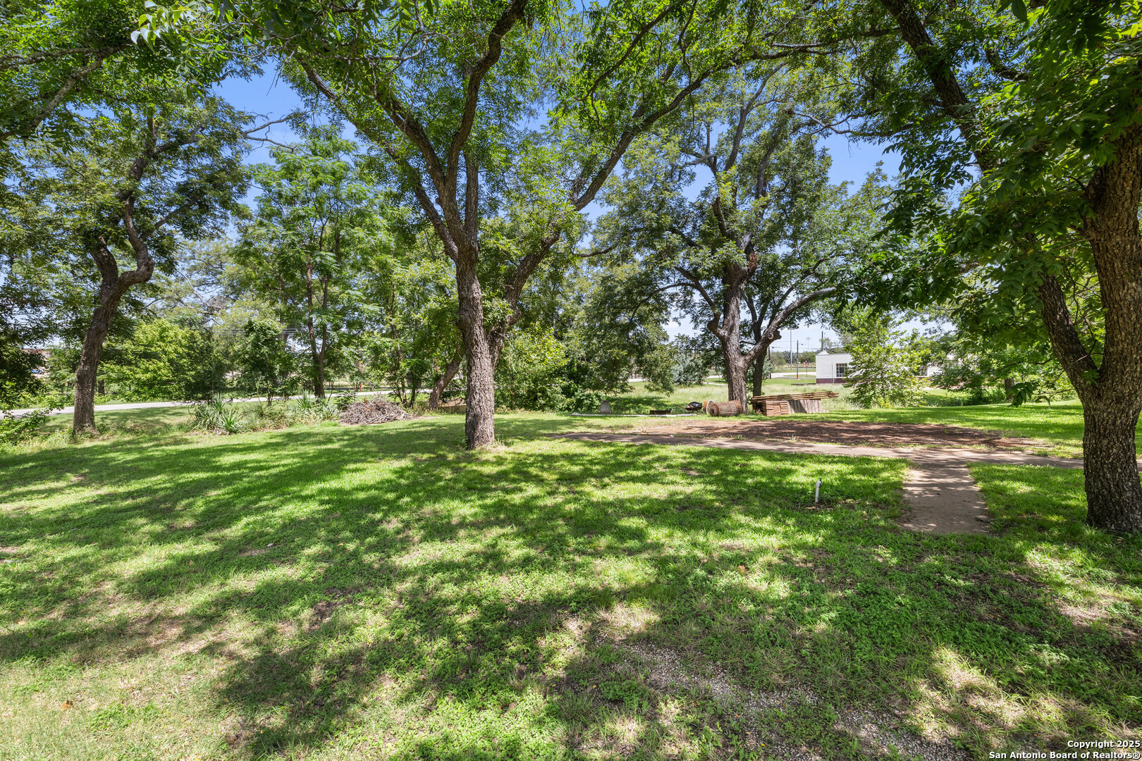 404 Nugent Johnson City TX 78636