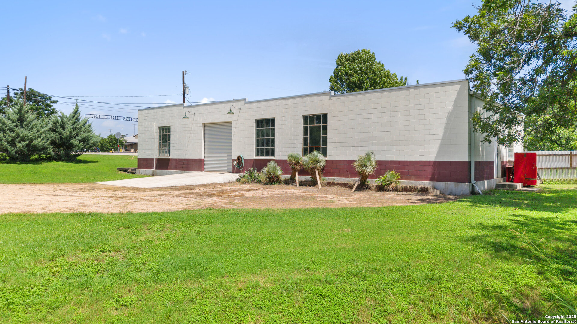 404 Nugent Johnson City TX 78636