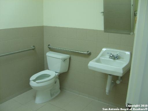 124 E Bandera Boerne TX 78006