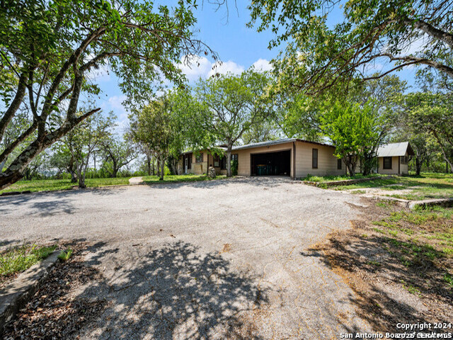 932 Toepperwein Road Converse TX 78109