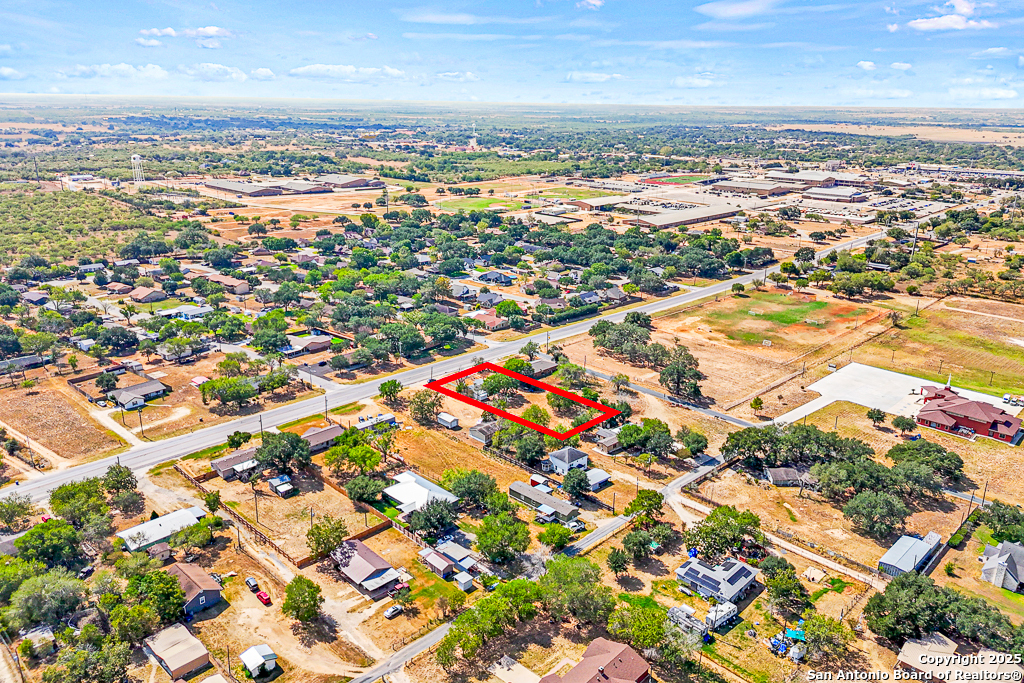 2025 Standish Floresville TX 78114