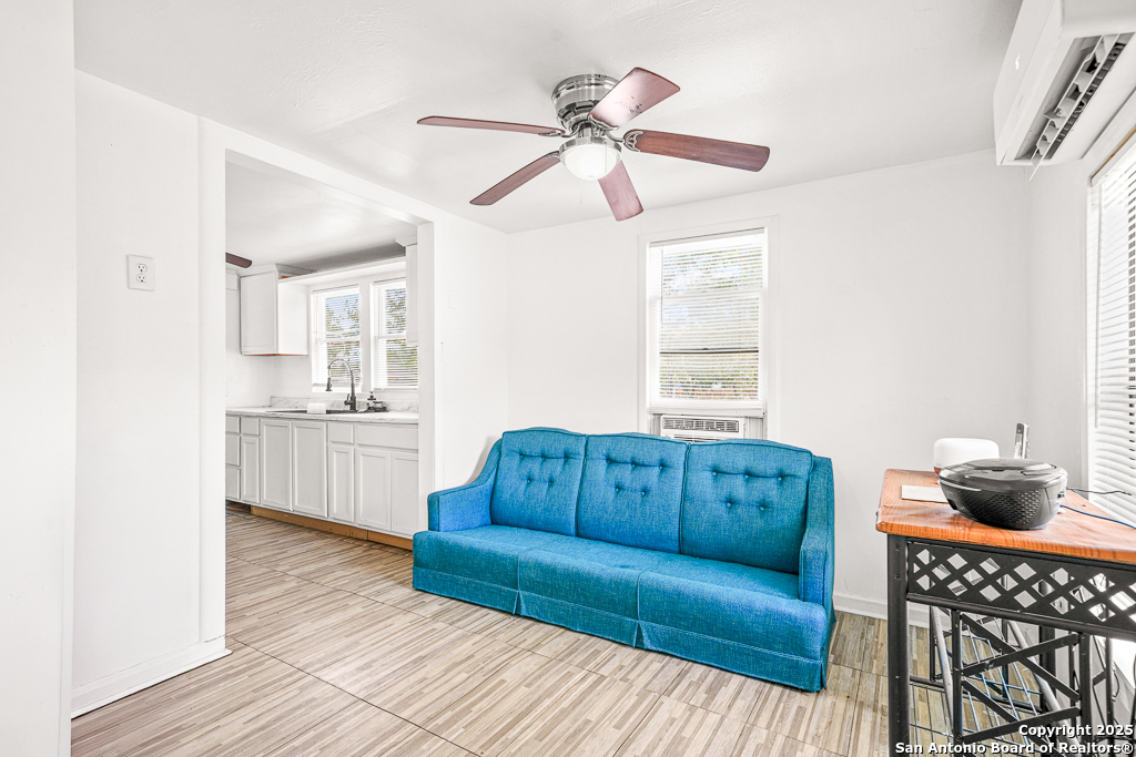 2025 Standish Floresville TX 78114