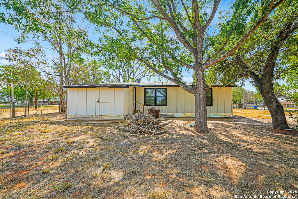 2025 Standish Floresville TX 78114